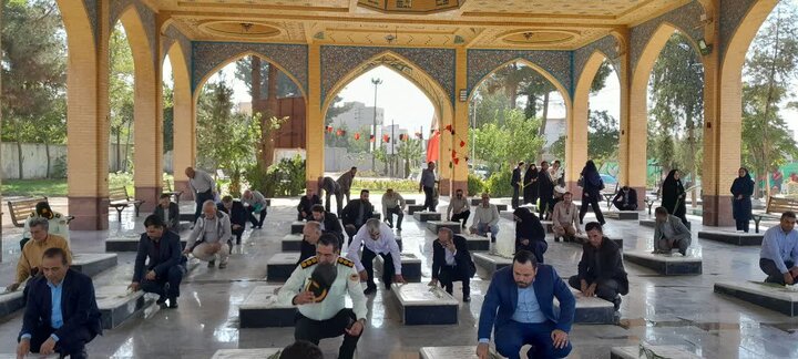 تصاویر / تجدید میثاق امام جمعه آبیک ومسئولین با شهدا