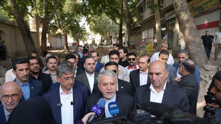 تصاویر/عطرافشانی گلزار شهدای خرم‌آباد و بازدید از قلعه فلک الافلاک با حضور وزیر میراث فرهنگی