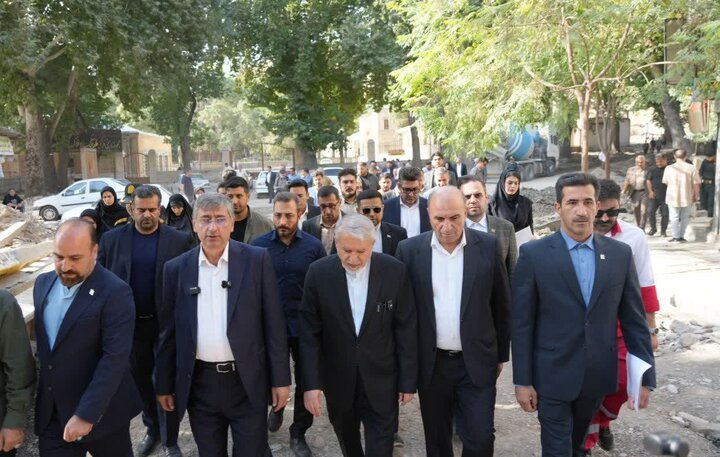 تصاویر/عطرافشانی گلزار شهدای خرم‌آباد و بازدید از قلعه فلک الافلاک با حضور وزیر میراث فرهنگی