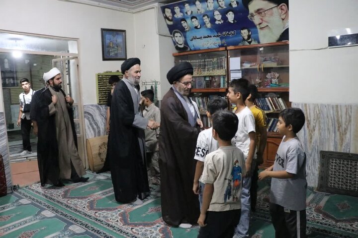 تصاویر/بازدید اعضای قرارگاه راهبردی مساجد بروجرد از مسجد حضرت ابوالفضل(ع)شهرستان