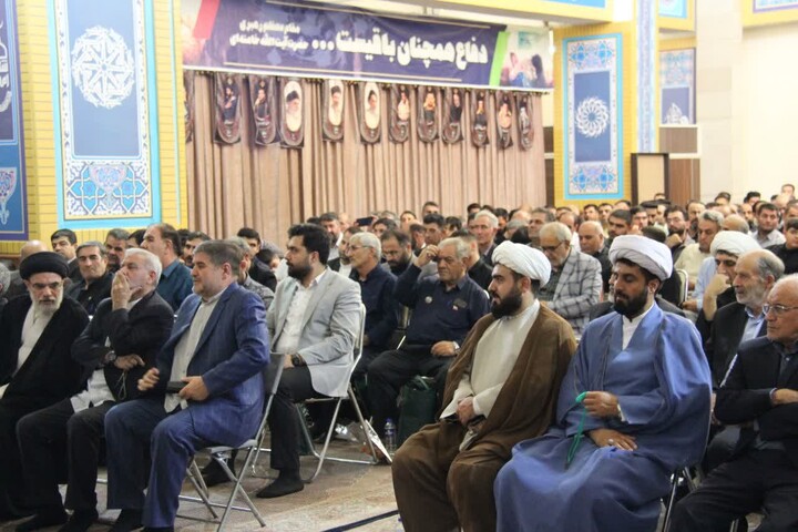 تصاویر / مراسم دوازدهمین همایش تجلیل از مداحان و هیئات مذهبی سپاه عاشورا  در تبریز
