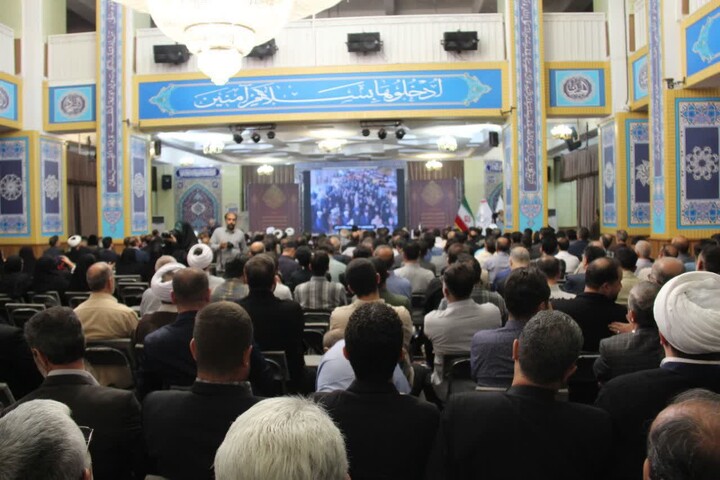تصاویر / مراسم دوازدهمین همایش تجلیل از مداحان و هیئات مذهبی سپاه عاشورا  در تبریز