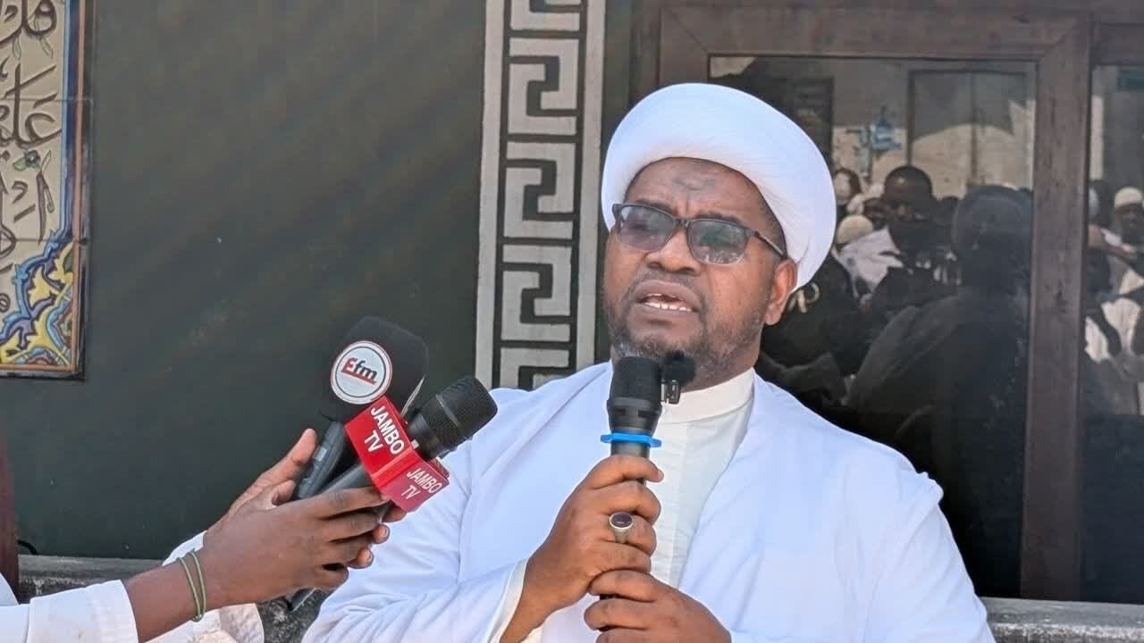 پرچم پیامبر اکرم (ص) در کیگوگو تانزانیا برافراشته شد؛ شیخ جلاله بر محبت، صلح و همبستگی تأکید کرد