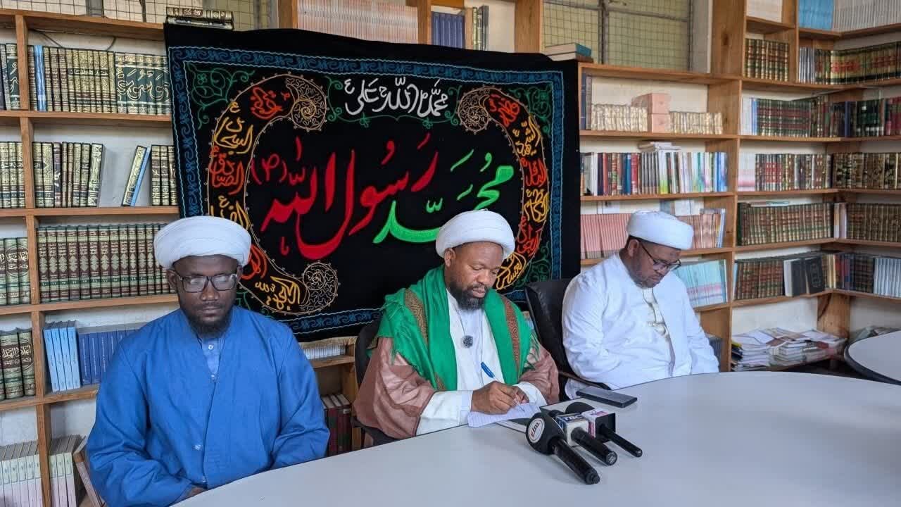 پرچم پیامبر اکرم (ص) در کیگوگو تانزانیا برافراشته شد؛ شیخ جلاله بر محبت، صلح و همبستگی تأکید کرد