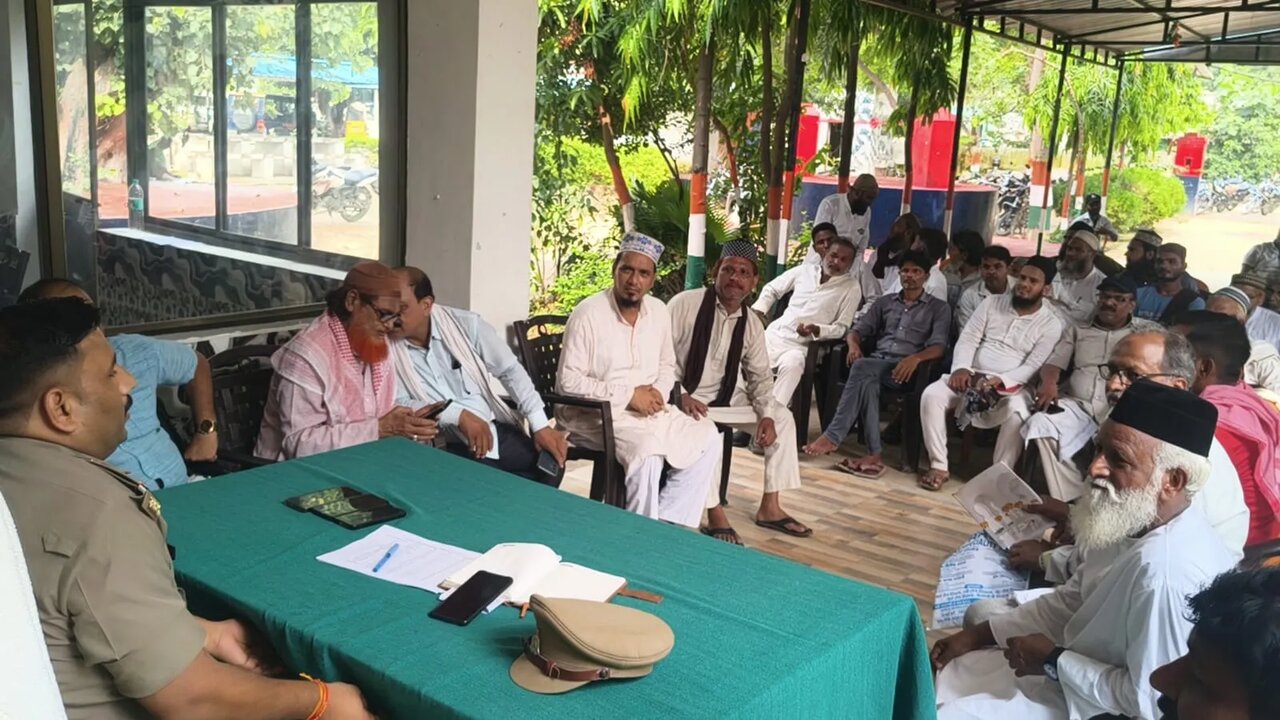 जीयनपुर आजमगढ़ कोतवाली में शांति समिति की बैठक / ईद मिलादुन्नबी का पर्व आपसी सौहार्द से मनाने की अपील