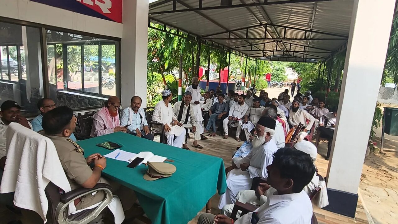 जीयनपुर आजमगढ़ कोतवाली में शांति समिति की बैठक / ईद मिलादुन्नबी का पर्व आपसी सौहार्द से मनाने की अपील