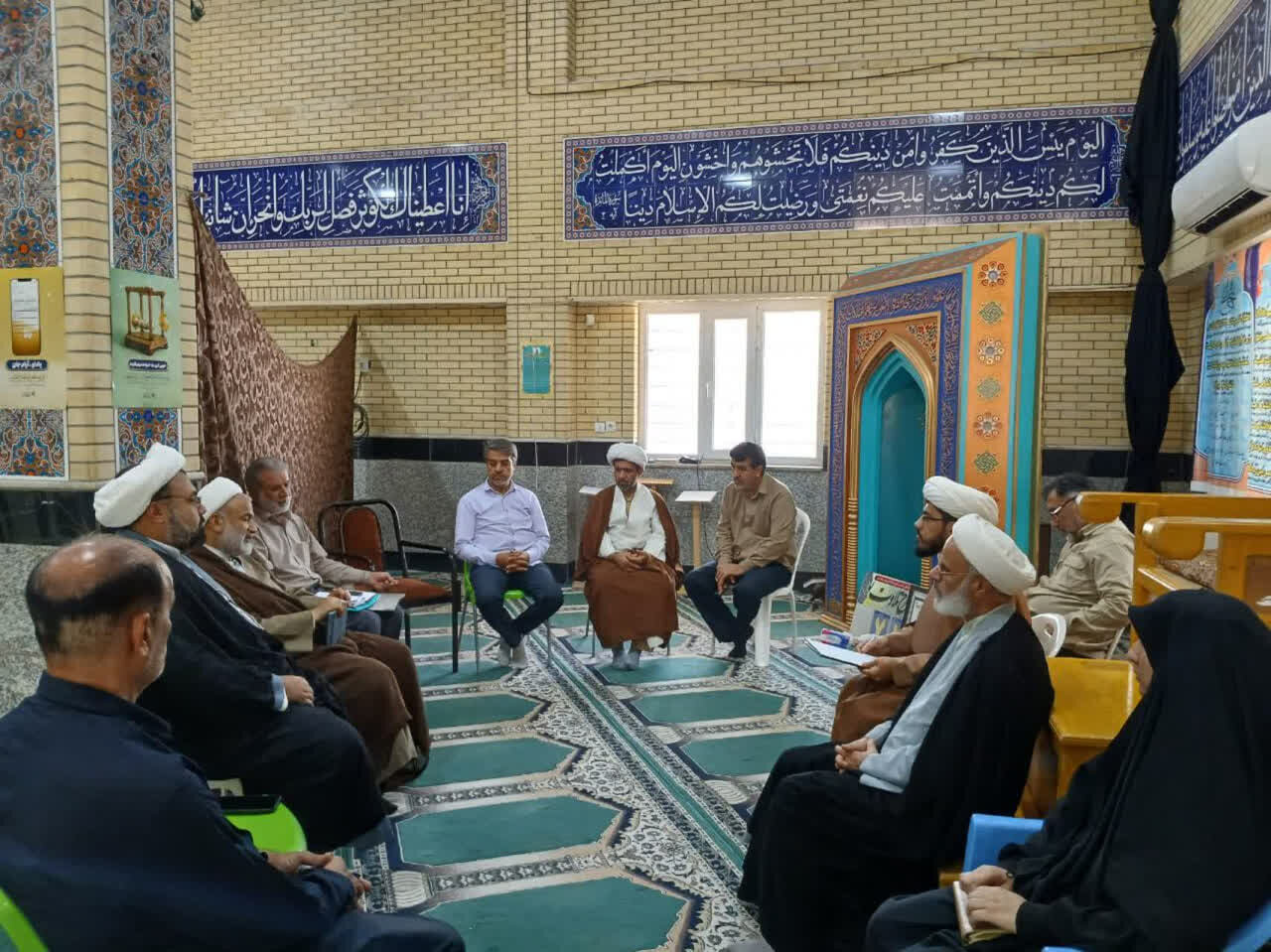 راهکارهای اجرایی و قانونی ترویج عفاف و حجاب در قرارگاه مردمی بعثت دشتستان بررسی شد