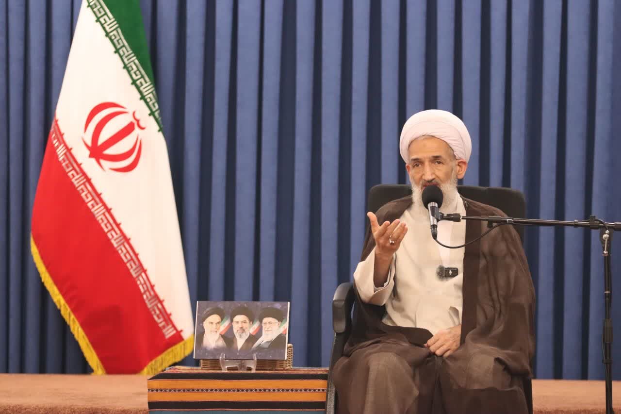 هیئت‌های دانشجویی باید نماد تبرّی از اسلام آمریکایی و تشیع انگلیسی باشند