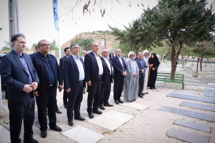تصاویر/تجدید میثاق مسئولان استان مرکزی با شهدای شهرستان آشتیان
