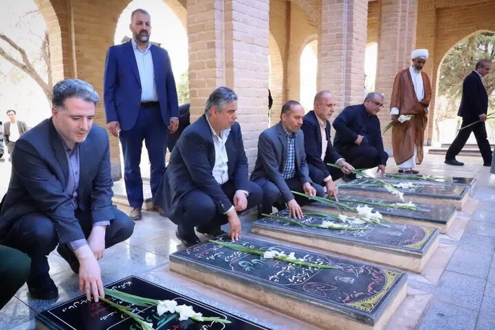 تصاویر/تجدید میثاق مسئولان استان مرکزی با شهدای شهرستان آشتیان