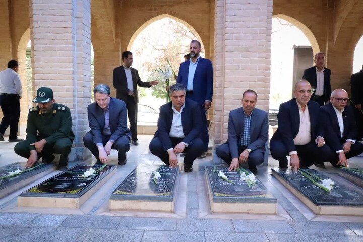 تصاویر/تجدید میثاق مسئولان استان مرکزی با شهدای شهرستان آشتیان