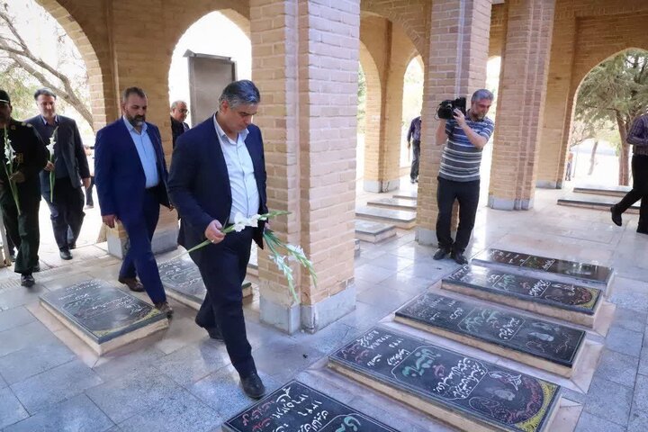 تصاویر/تجدید میثاق مسئولان استان مرکزی با شهدای شهرستان آشتیان