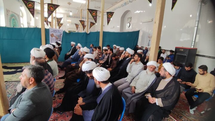 تصاویر/برگزاری دوره‌ آموزشی ویژه امامان جماعت مساجد الیگودرز