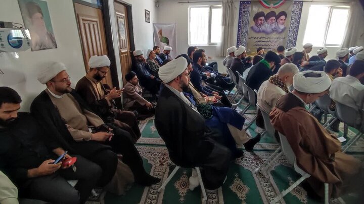 تصاویر/برگزاری دوره‌ آموزشی ویژه امامان جماعت مساجد الیگودرز