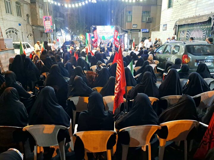 تصاویر/ تقدیر از خانواده شهدای دانش آموز میناب در اجتماع شبانه مسجد صاحب الزمان (عج)