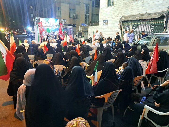 تصاویر/ تقدیر از خانواده شهدای دانش آموز میناب در اجتماع شبانه مسجد صاحب الزمان (عج)