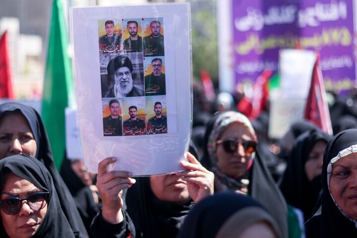 تجمع شهروندان بیرجندی در محکومیت هنجارشکنیهای حجاب در مقابل استانداری