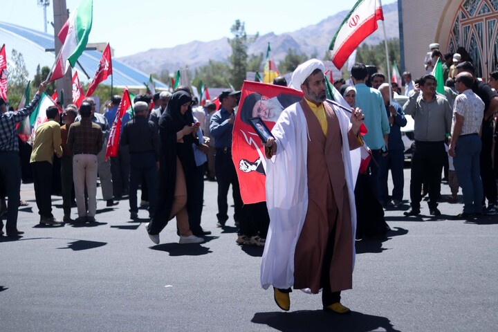 تجمع شهروندان بیرجندی در محکومیت هنجارشکنیهای حجاب در مقابل استانداری