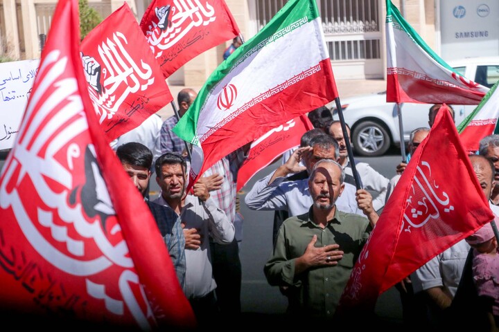 تجمع شهروندان بیرجندی در محکومیت هنجارشکنیهای حجاب در مقابل استانداری
