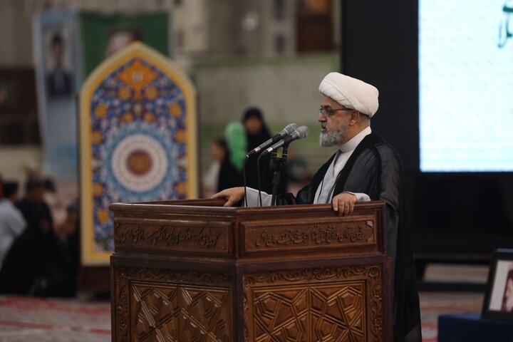 تصاویر/ ادای احترام مهمانان چهلمین کنفرانس وحدت اسلامی به امام خمینی(ره)