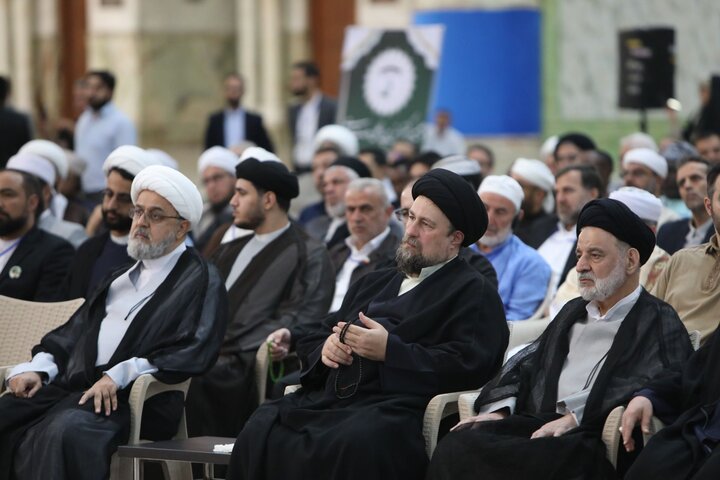 تصاویر/ ادای احترام مهمانان چهلمین کنفرانس وحدت اسلامی به امام خمینی(ره)