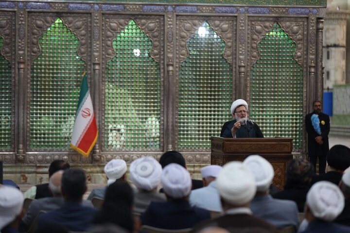 تصاویر/ ادای احترام مهمانان چهلمین کنفرانس وحدت اسلامی به امام خمینی(ره)