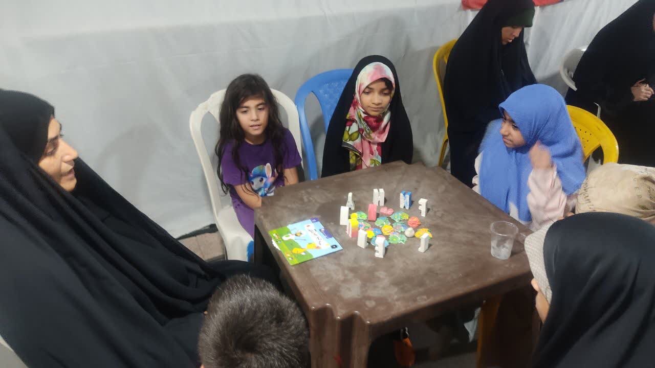 کافه کتاب کودکان در موکب مدرسه علمیه الزهرا(س) گناوه برگزار شد