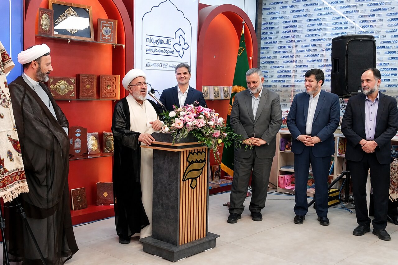 رونمایی از کتاب سیمرغ کوه قاف در به نشر