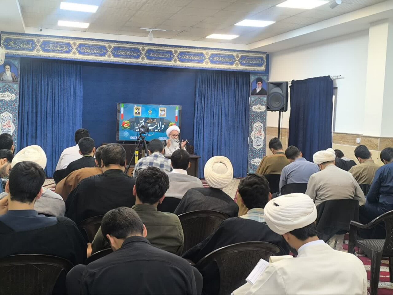 برپایی دوره آموزشی «مبانی ولایت فقیه» در مدرسه علمیه الغدیر اهواز