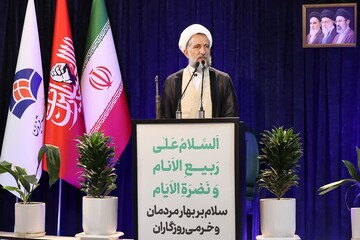 مسئولان ابتکار عمل را در برابر فشارهای اقتصادی دشمن در دست بگیرند