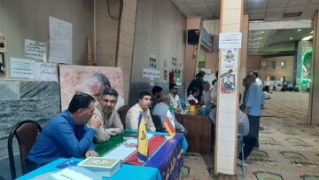 تصاویر/ برپایی میز خدمت در خمین به مناسبت هفته‌ی دولت