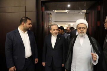 تصاویر/ نشست هم‌اندیشی وزیر خارجه با میهمانان کنفرانس بین‌المللی وحدت اسلامی