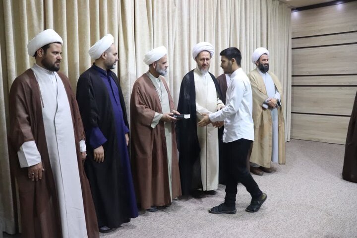 تصاویر/ مراسم اختتامیه دوره میثاق طلبگی طلاب جدیدالورود مدارس علمیه استان آذربایجان غرب