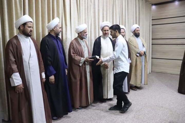 تصاویر/ مراسم اختتامیه دوره میثاق طلبگی طلاب جدیدالورود مدارس علمیه استان آذربایجان غرب