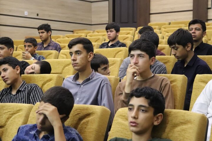 تصاویر/ مراسم اختتامیه دوره میثاق طلبگی طلاب جدیدالورود مدارس علمیه استان آذربایجان غرب