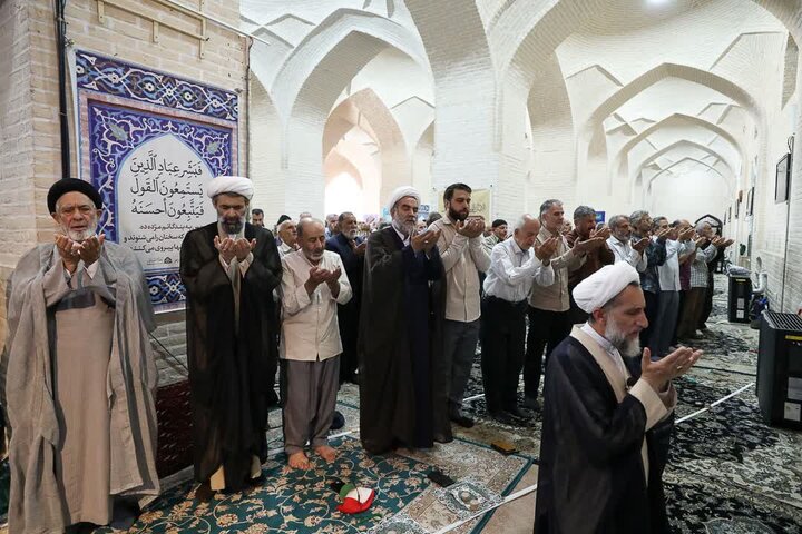 تصاویر /نماز جمعه قزوین از نگاه دوربین