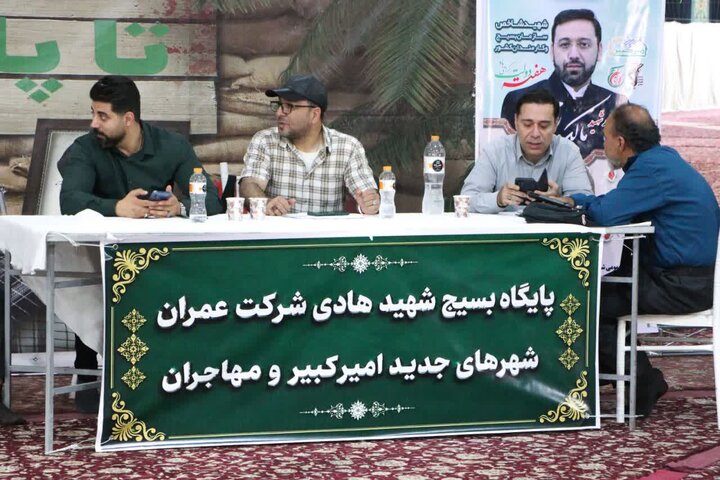 تصاویر/برپایی میز خدمت در مصلی اراک به مناسبت هفته‌ی دولت