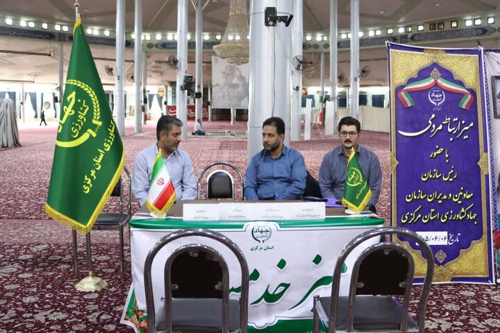 تصاویر/برپایی میز خدمت در مصلی اراک به مناسبت هفته‌ی دولت