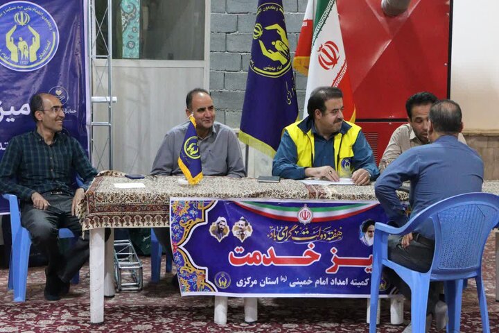 تصاویر/برپایی میز خدمت در مصلی اراک به مناسبت هفته‌ی دولت
