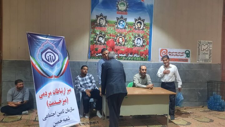 تصاویر/برپایی میز خدمت در خمین به مناسبت هفته‌ی دولت