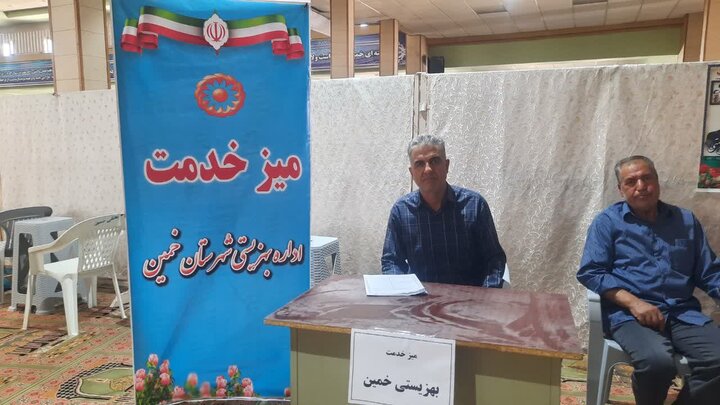 تصاویر/برپایی میز خدمت در خمین به مناسبت هفته‌ی دولت