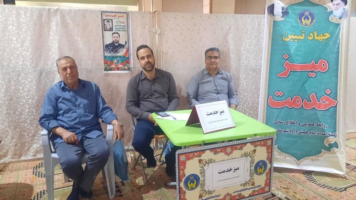 تصاویر/برپایی میز خدمت در خمین به مناسبت هفته‌ی دولت