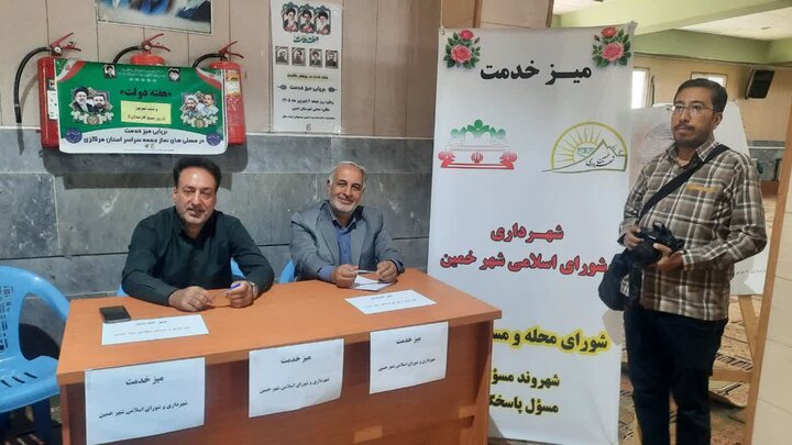 تصاویر/برپایی میز خدمت در خمین به مناسبت هفته‌ی دولت