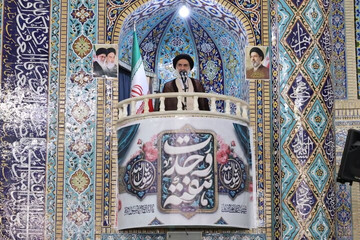 مسئولان با پشتوانه ملت، با اقتدار از حقوق ایران دفاع کنند