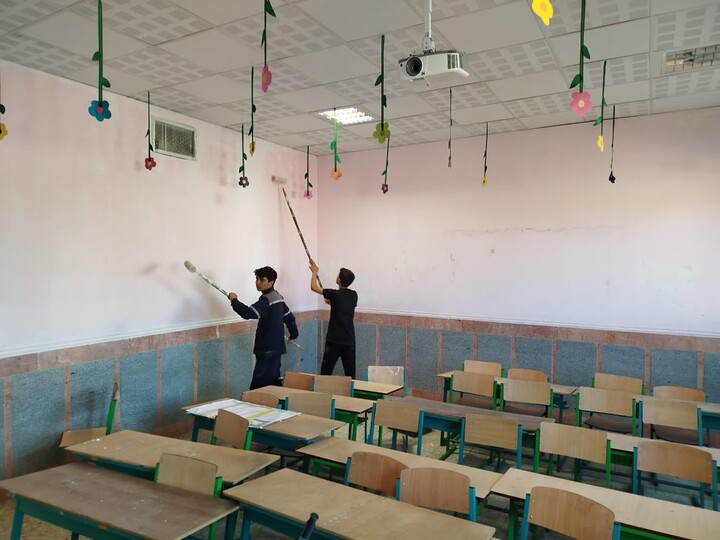 تصاویر| روایتِ قلم‌موهایی طلاب که مدرسه را به باغِ آرزوها تبدیل کردند