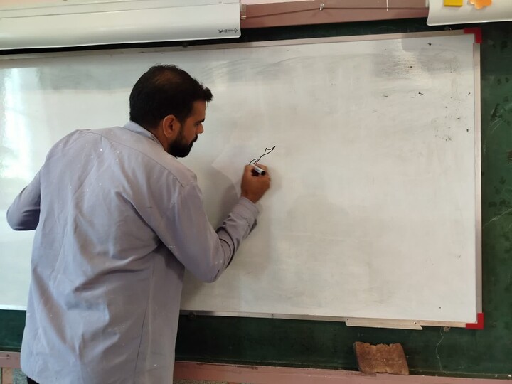 تصاویر| روایتِ قلم‌موهایی طلاب که مدرسه را به باغِ آرزوها تبدیل کردند