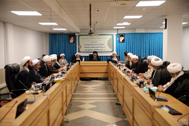 تصاویر/کمسیون های  اجلاسیه مدیران حوزه های علمیه استان ها و معاونان و مدیران ستادی