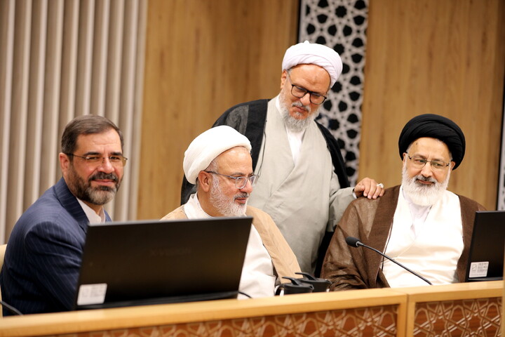 تصاویر/حاشیه های  اجلاسیه مدیران حوزه های علمیه استان ها و معاونان و مدیران ستادی