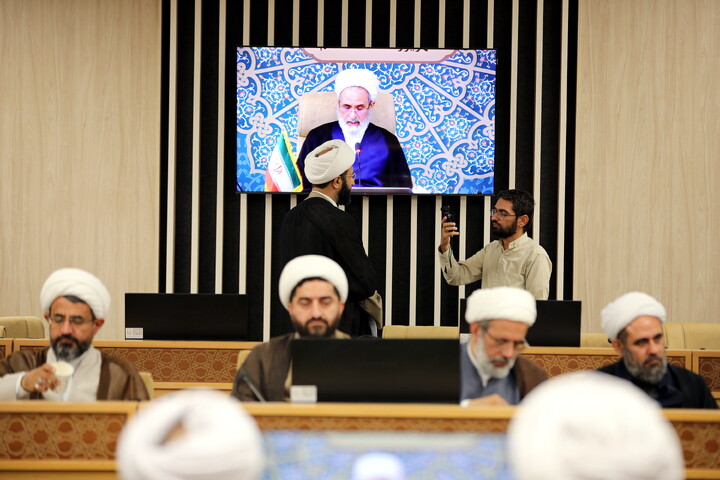 تصاویر/حاشیه های  اجلاسیه مدیران حوزه های علمیه استان ها و معاونان و مدیران ستادی