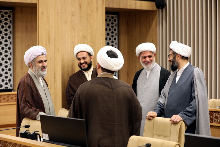 تصاویر/حاشیه های  اجلاسیه مدیران حوزه های علمیه استان ها و معاونان و مدیران ستادی